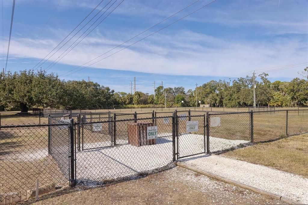 На продажу: $295,000 (2 спален, 2 ванн, 1141 Квадратных фут)