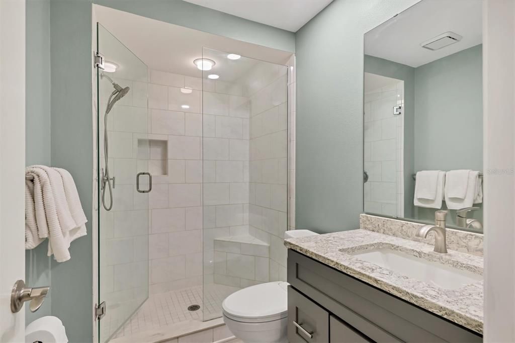 На продажу: $295,000 (2 спален, 2 ванн, 1141 Квадратных фут)