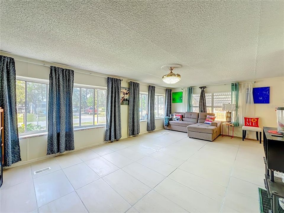 For Sale: $175,000 (2 beds, 2 baths, 1368 Square Feet)