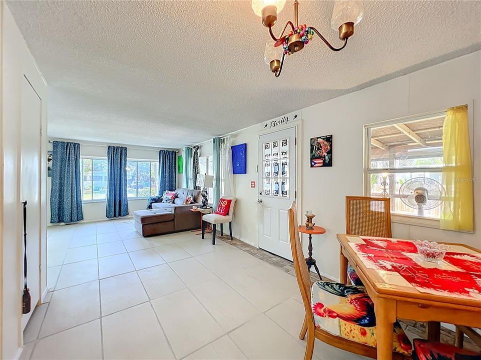 For Sale: $175,000 (2 beds, 2 baths, 1368 Square Feet)