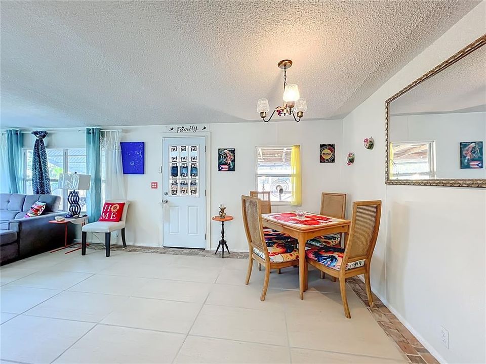 For Sale: $175,000 (2 beds, 2 baths, 1368 Square Feet)