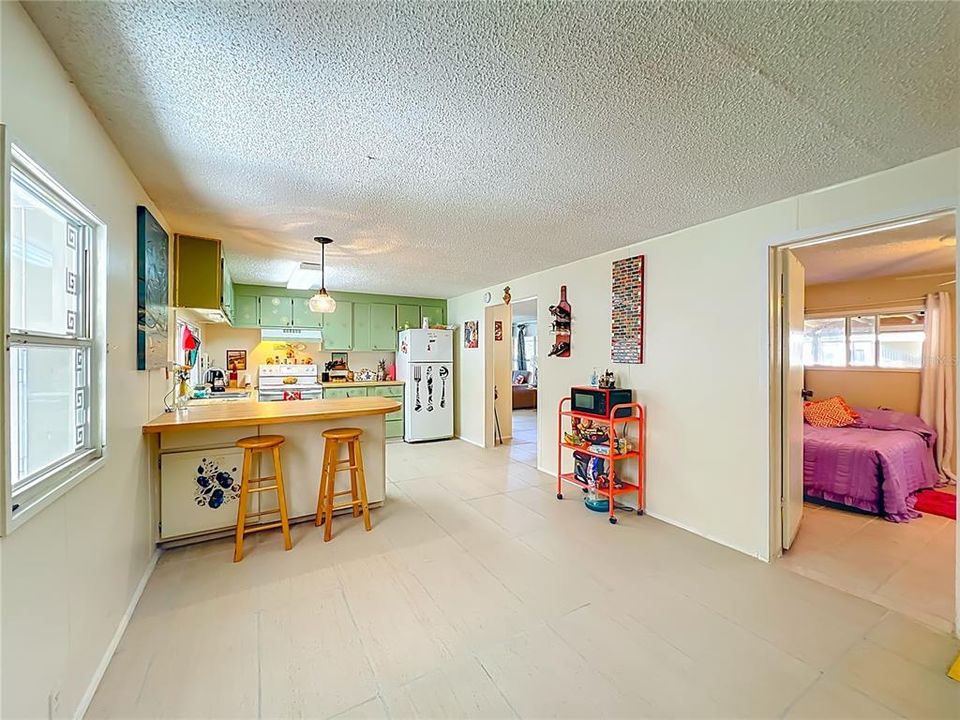 For Sale: $175,000 (2 beds, 2 baths, 1368 Square Feet)