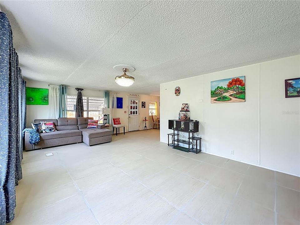 For Sale: $175,000 (2 beds, 2 baths, 1368 Square Feet)