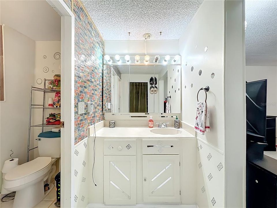 For Sale: $175,000 (2 beds, 2 baths, 1368 Square Feet)