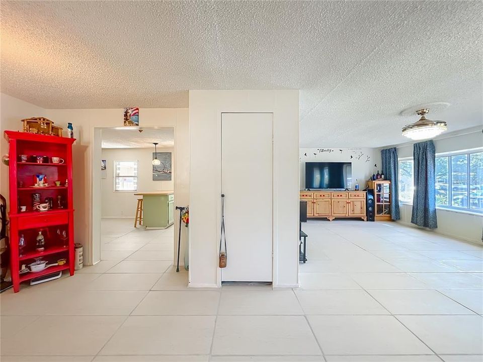 For Sale: $175,000 (2 beds, 2 baths, 1368 Square Feet)