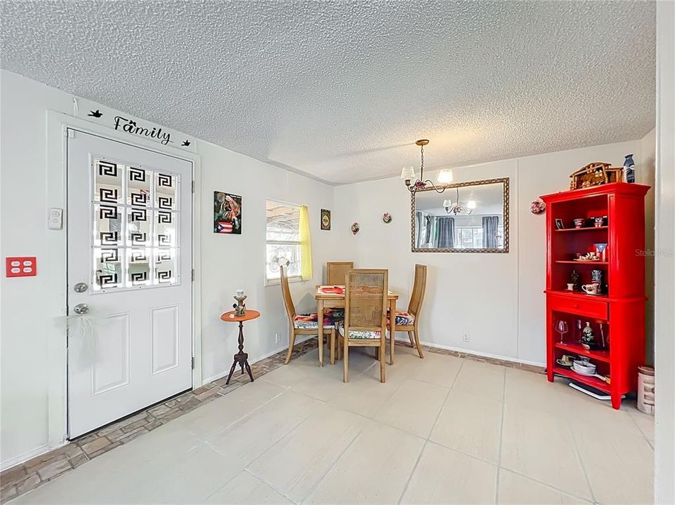 For Sale: $175,000 (2 beds, 2 baths, 1368 Square Feet)