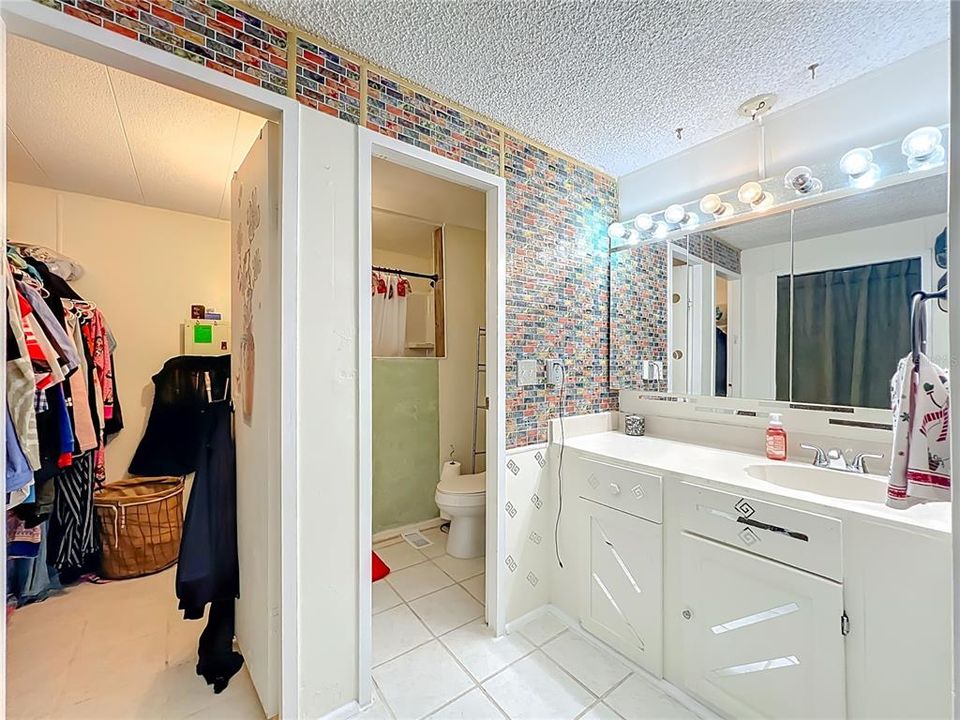 For Sale: $175,000 (2 beds, 2 baths, 1368 Square Feet)