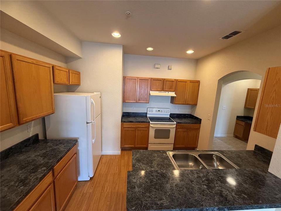 待售: $355,000 (3 贝兹, 2 浴室, 2013 平方英尺)