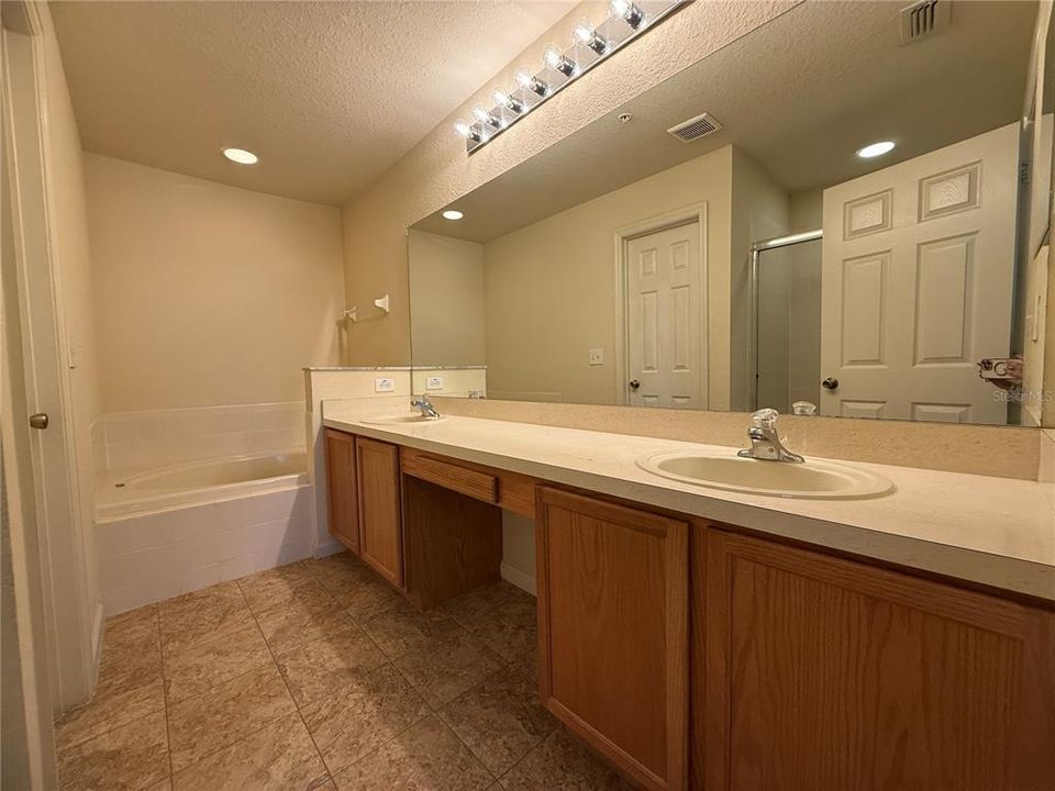 待售: $355,000 (3 贝兹, 2 浴室, 2013 平方英尺)