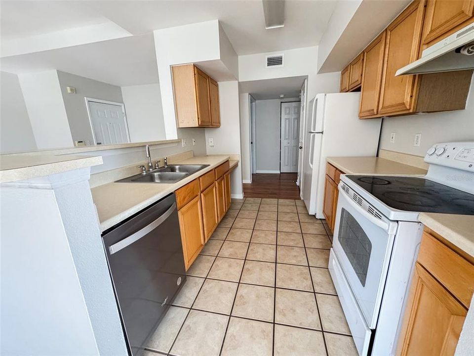 出租: $1,999 (3 贝兹, 2 浴室, 1310 平方英尺)