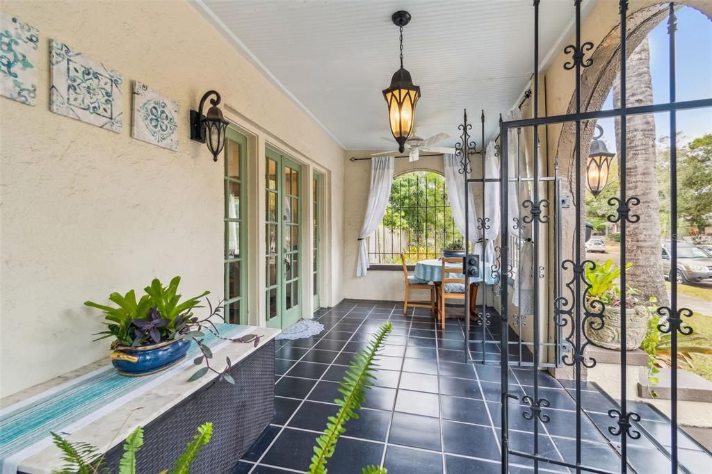 En Venta: $949,300 (5 camas, 3 baños, 3126 Pies cuadrados)