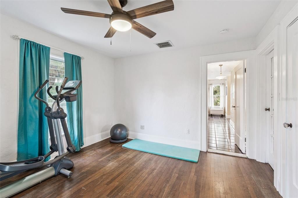 En Venta: $949,300 (5 camas, 3 baños, 3126 Pies cuadrados)