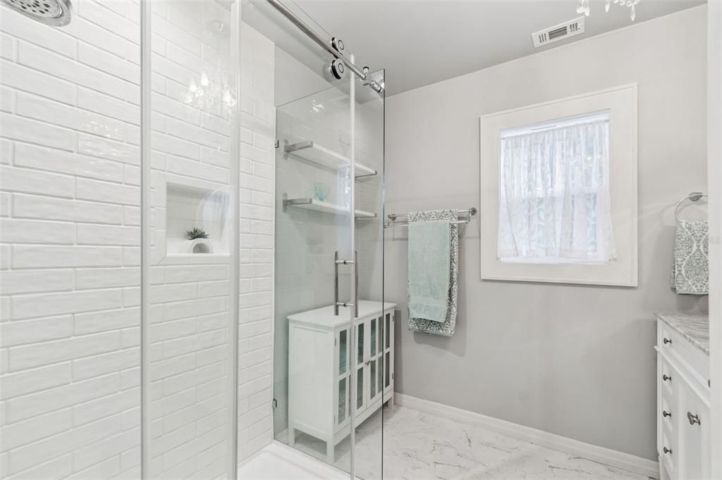 En Venta: $949,300 (5 camas, 3 baños, 3126 Pies cuadrados)