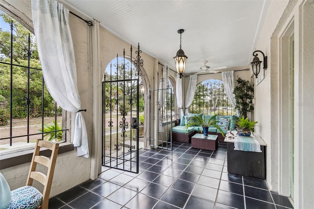 En Venta: $949,300 (5 camas, 3 baños, 3126 Pies cuadrados)