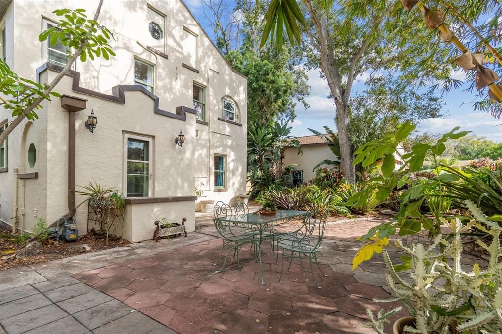 En Venta: $949,300 (5 camas, 3 baños, 3126 Pies cuadrados)