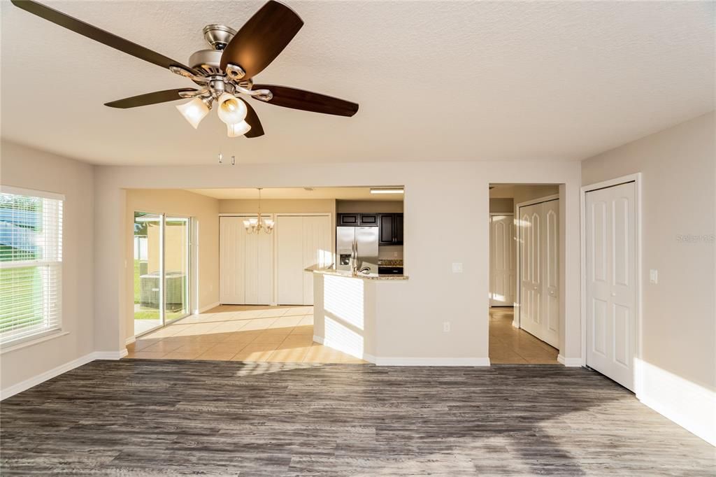 For Sale: $335,000 (4 beds, 2 baths, 1962 Square Feet)