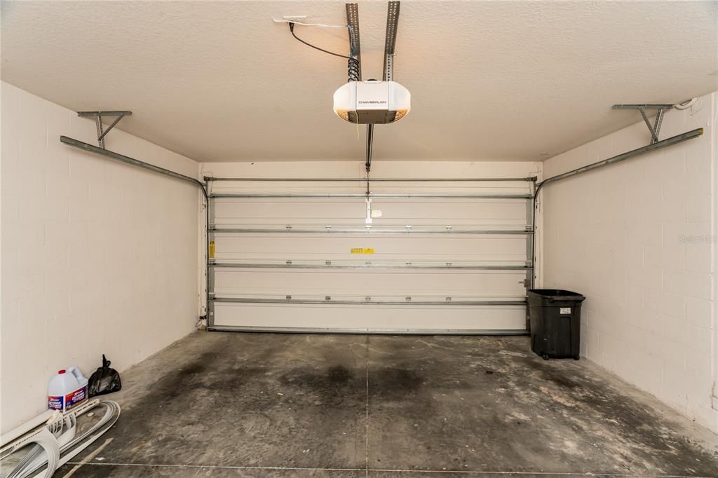 For Sale: $335,000 (4 beds, 2 baths, 1962 Square Feet)