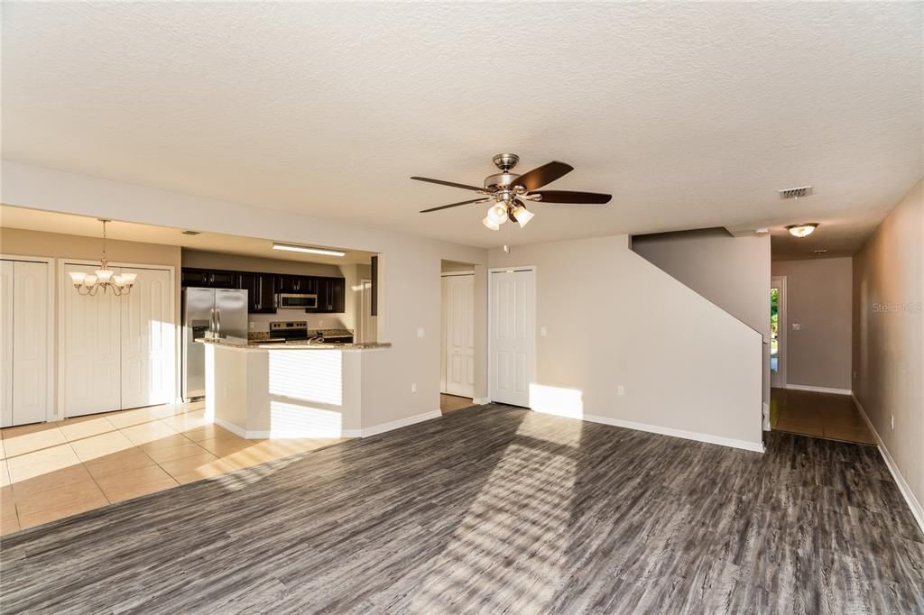 For Sale: $335,000 (4 beds, 2 baths, 1962 Square Feet)