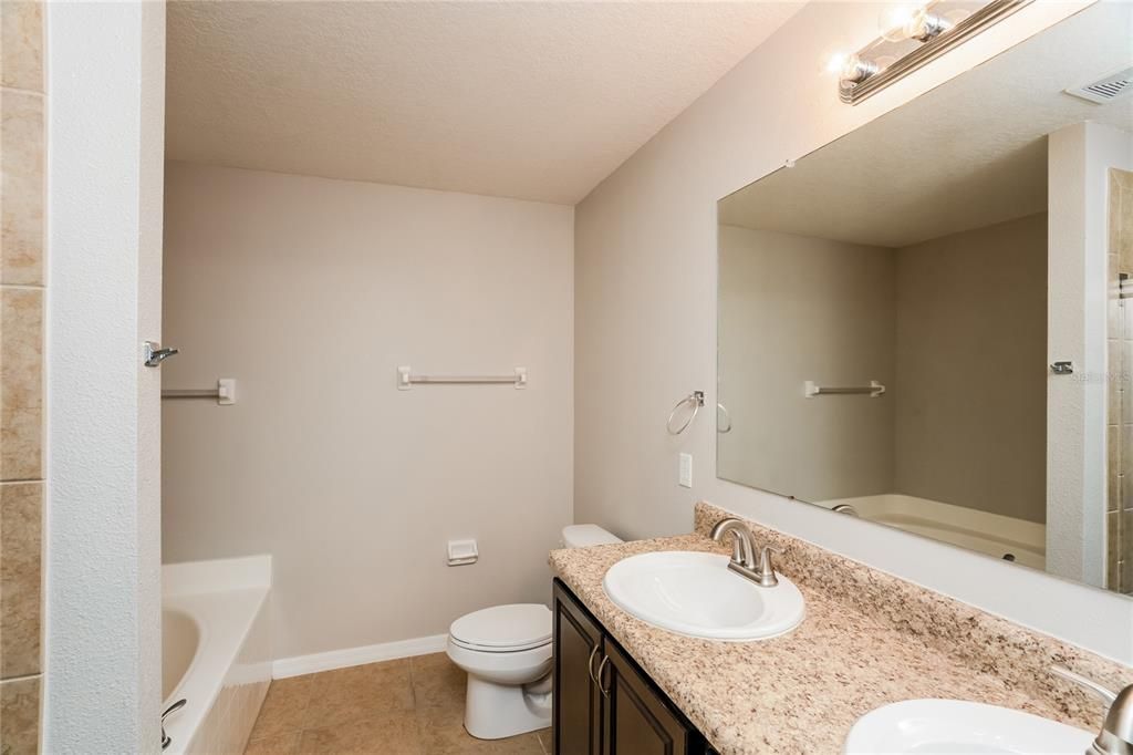 For Sale: $335,000 (4 beds, 2 baths, 1962 Square Feet)