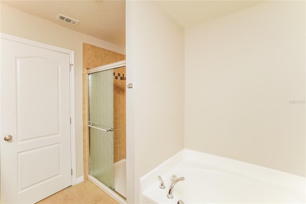 For Sale: $335,000 (4 beds, 2 baths, 1962 Square Feet)