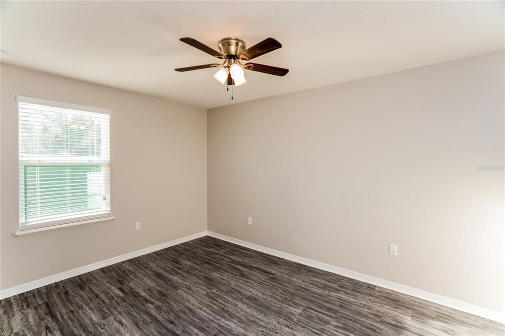 For Sale: $335,000 (4 beds, 2 baths, 1962 Square Feet)