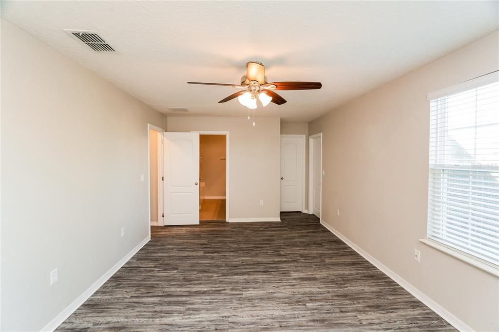 For Sale: $335,000 (4 beds, 2 baths, 1962 Square Feet)