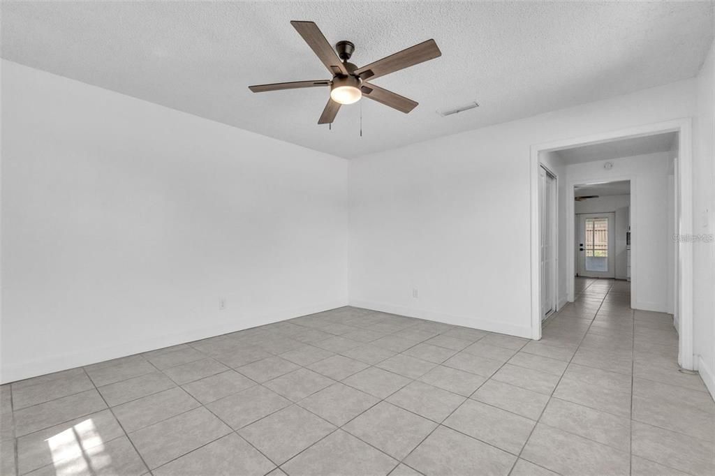 En Venta: $380,000 (3 camas, 2 baños, 1383 Pies cuadrados)