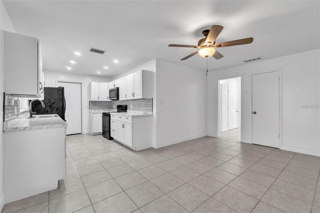 En Venta: $380,000 (3 camas, 2 baños, 1383 Pies cuadrados)