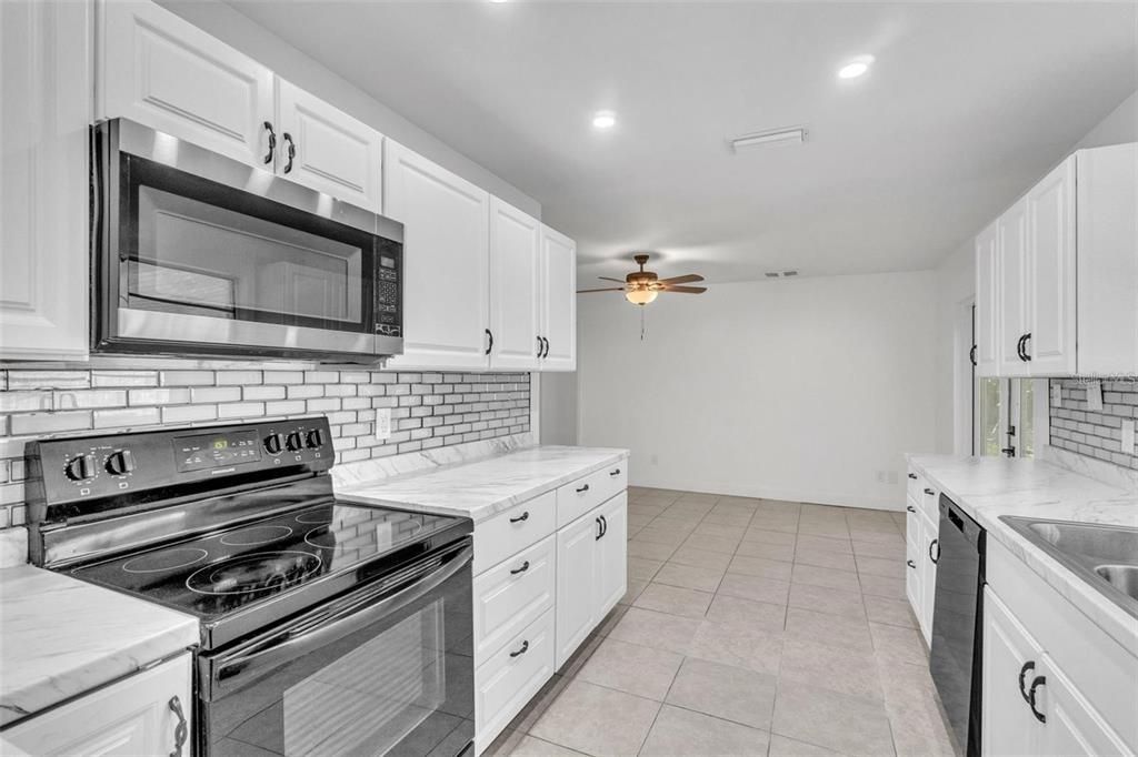 En Venta: $380,000 (3 camas, 2 baños, 1383 Pies cuadrados)