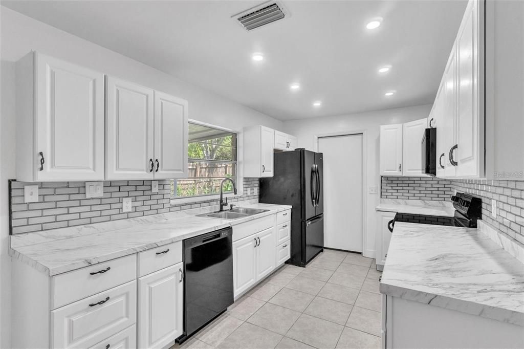 En Venta: $380,000 (3 camas, 2 baños, 1383 Pies cuadrados)