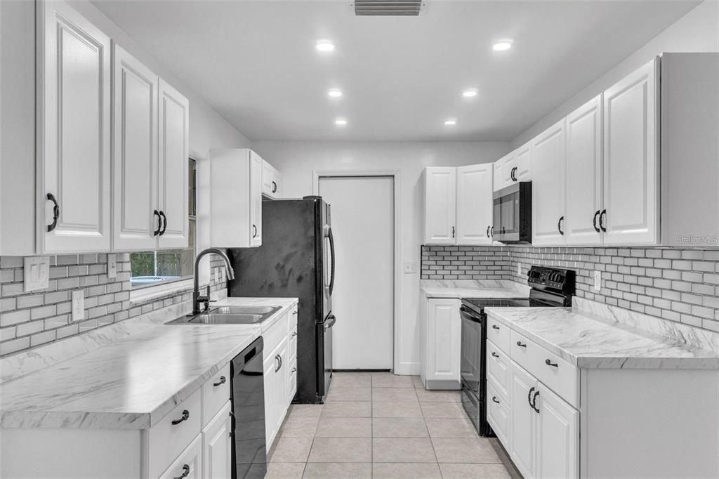 En Venta: $380,000 (3 camas, 2 baños, 1383 Pies cuadrados)