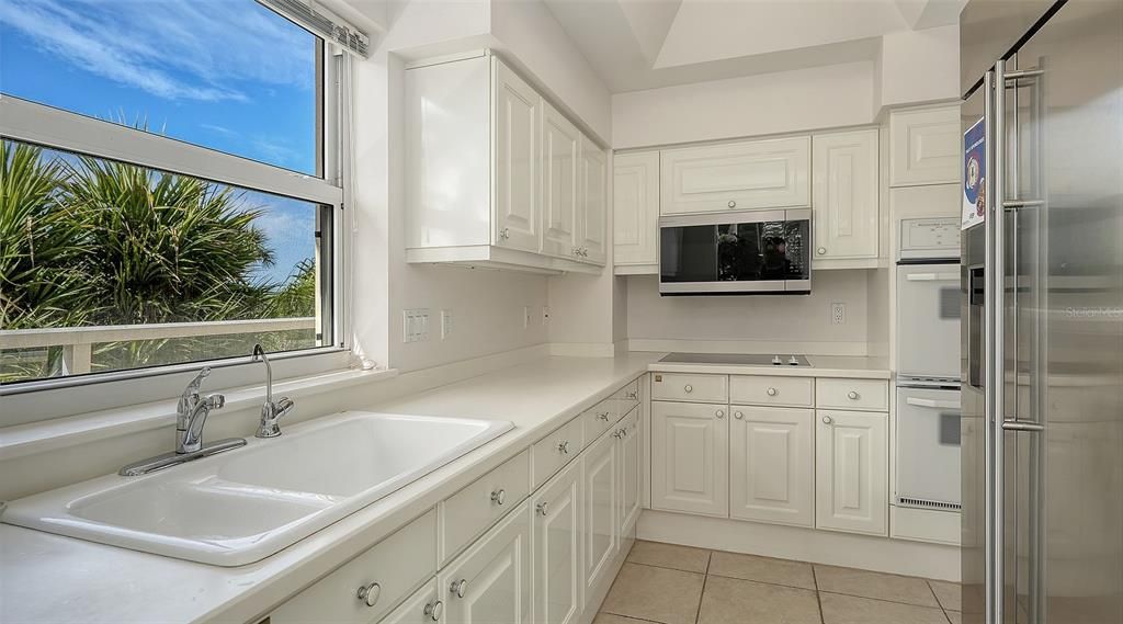 For Sale: $659,000 (2 beds, 2 baths, 1276 Square Feet)