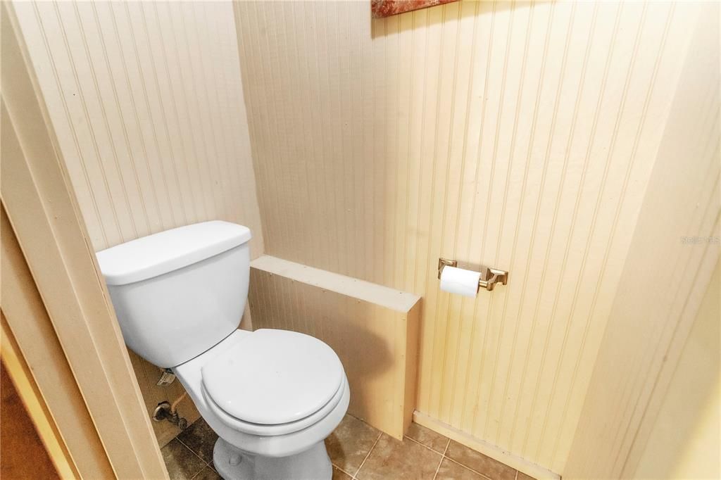 На продажу: $320,000 (2 спален, 1 ванн, 923 Квадратных фут)