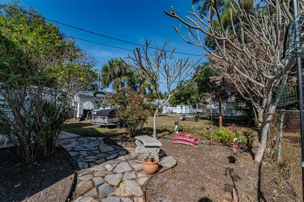 На продажу: $320,000 (2 спален, 1 ванн, 923 Квадратных фут)