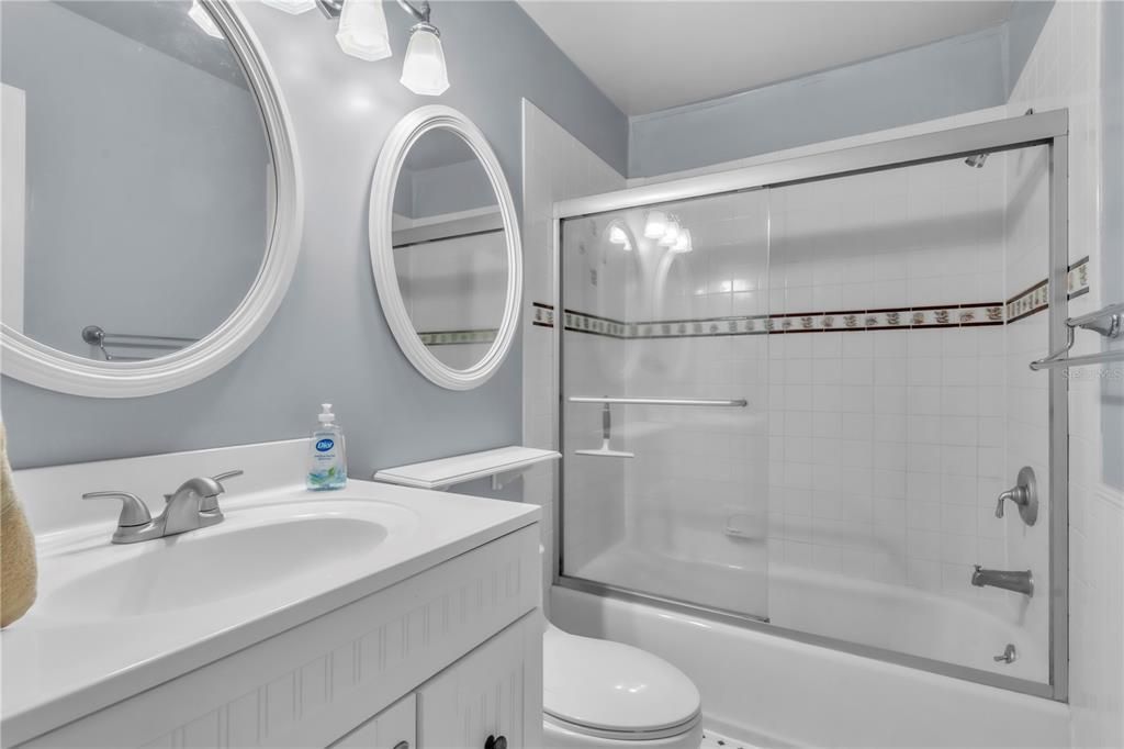 На продажу: $320,000 (2 спален, 1 ванн, 923 Квадратных фут)