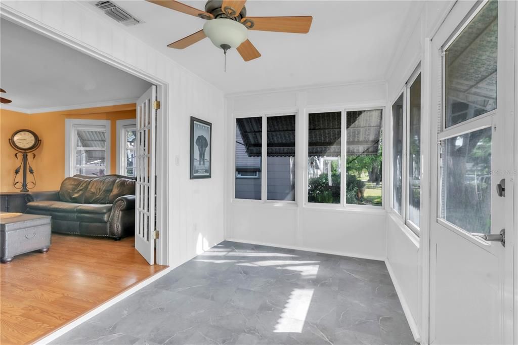 На продажу: $320,000 (2 спален, 1 ванн, 923 Квадратных фут)