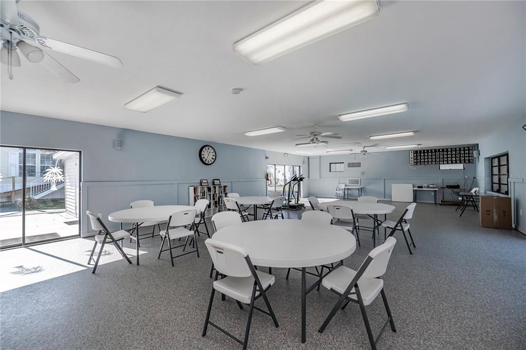 На продажу: $125,000 (2 спален, 2 ванн, 896 Квадратных фут)