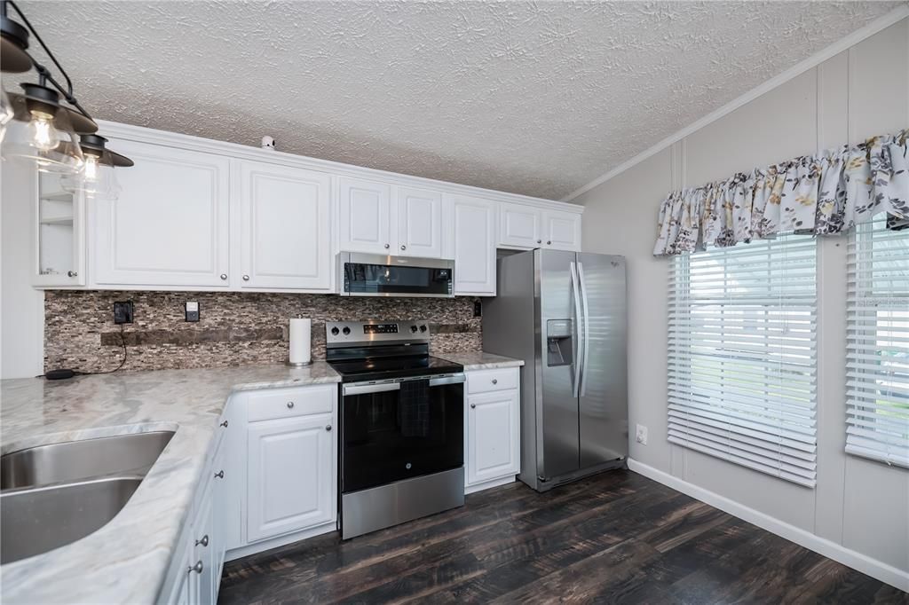 На продажу: $125,000 (2 спален, 2 ванн, 896 Квадратных фут)