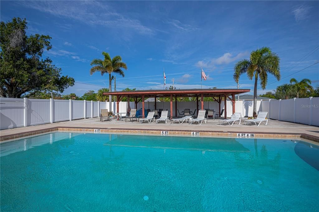 На продажу: $125,000 (2 спален, 2 ванн, 896 Квадратных фут)