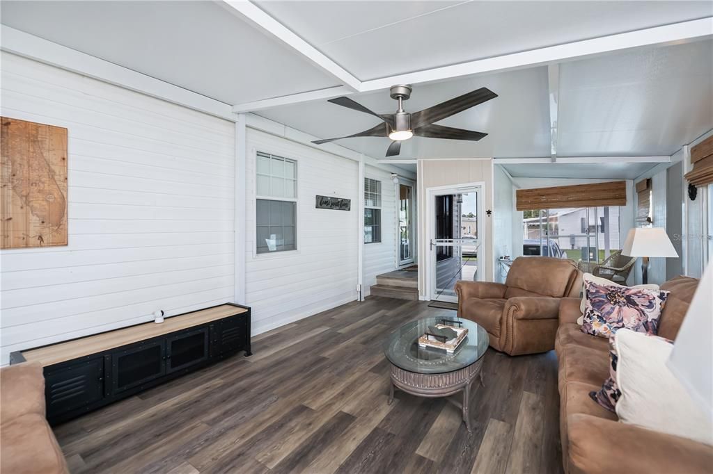 На продажу: $125,000 (2 спален, 2 ванн, 896 Квадратных фут)