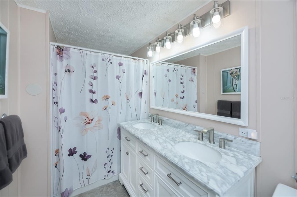 На продажу: $125,000 (2 спален, 2 ванн, 896 Квадратных фут)