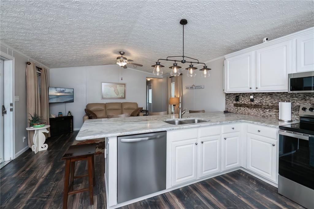 На продажу: $125,000 (2 спален, 2 ванн, 896 Квадратных фут)