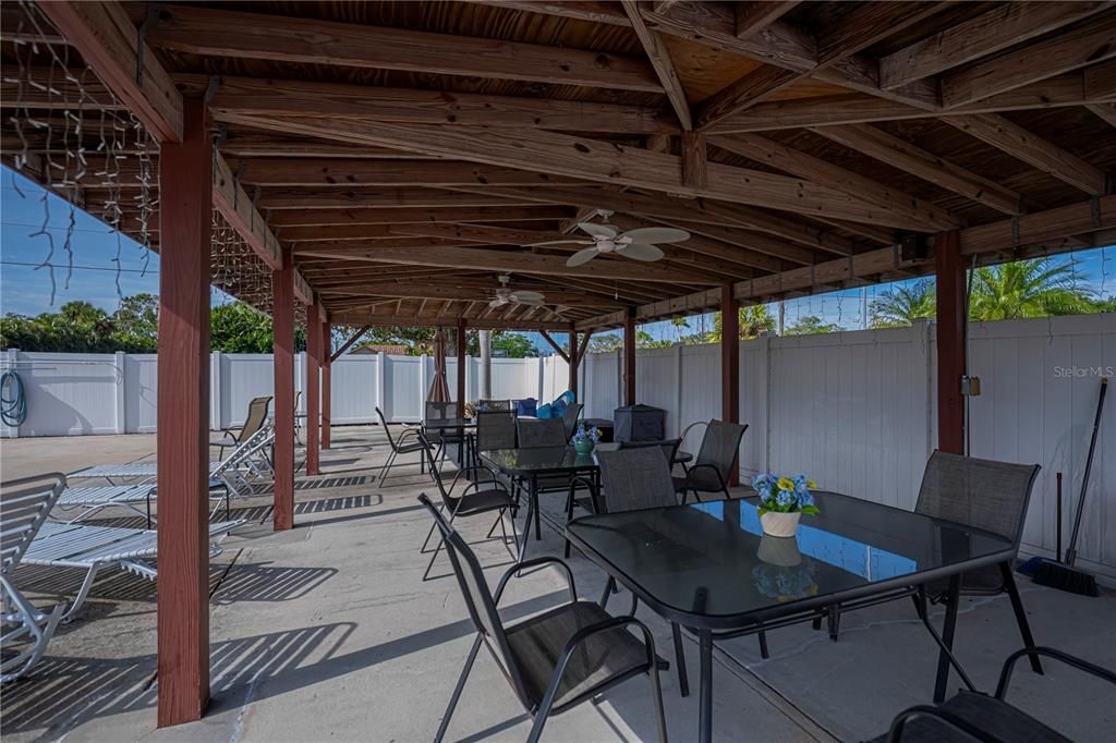 На продажу: $125,000 (2 спален, 2 ванн, 896 Квадратных фут)