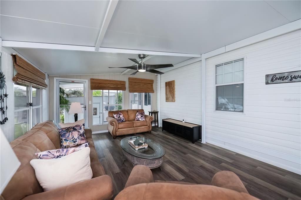 На продажу: $125,000 (2 спален, 2 ванн, 896 Квадратных фут)