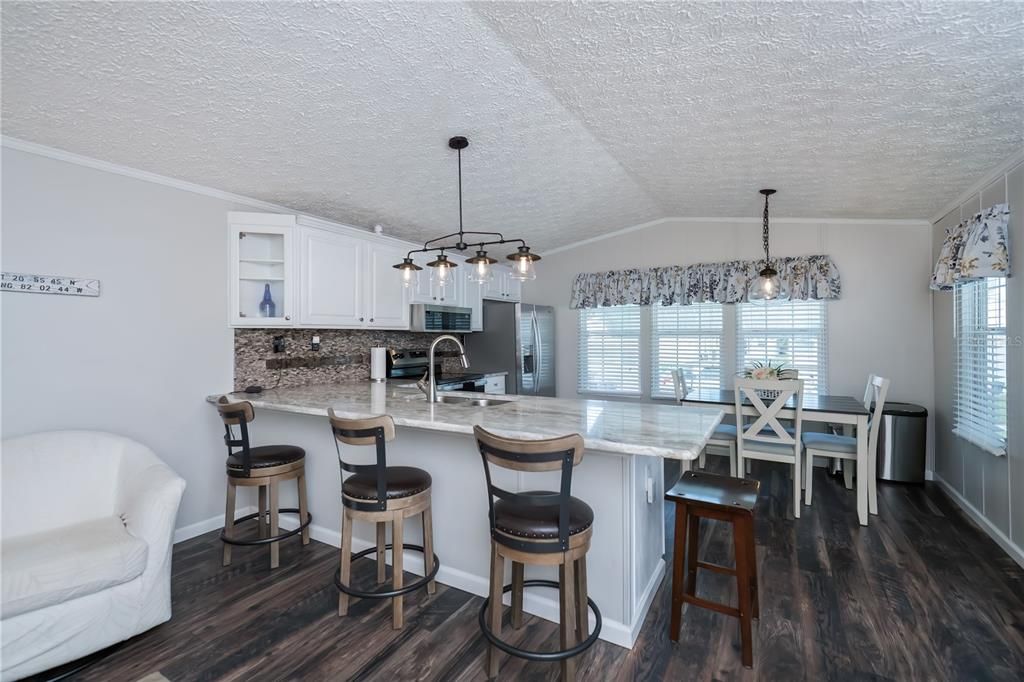 На продажу: $125,000 (2 спален, 2 ванн, 896 Квадратных фут)