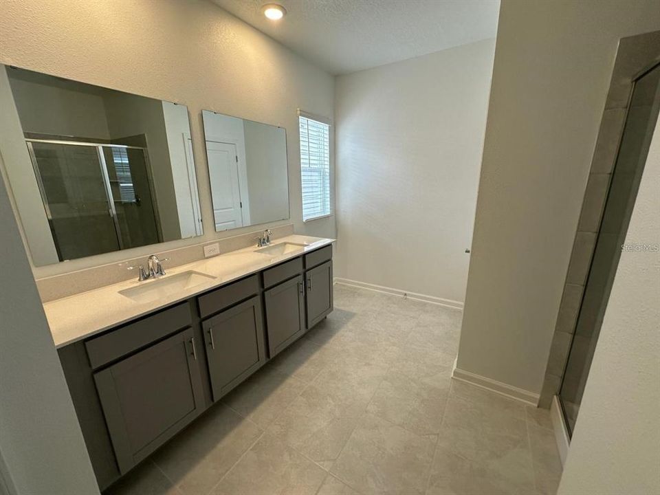 For Sale: $470,000 (3 beds, 2 baths, 1787 Square Feet)