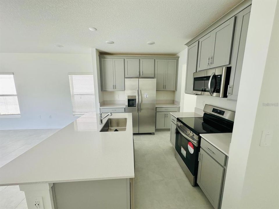 For Sale: $470,000 (3 beds, 2 baths, 1787 Square Feet)