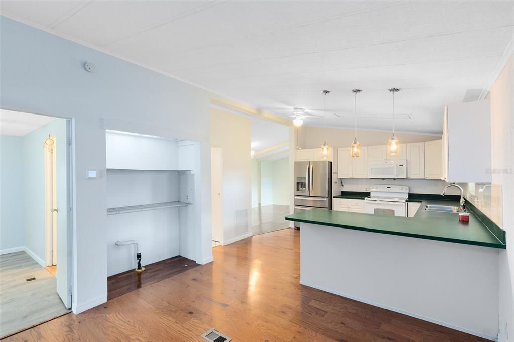 For Sale: $190,000 (2 beds, 2 baths, 1104 Square Feet)