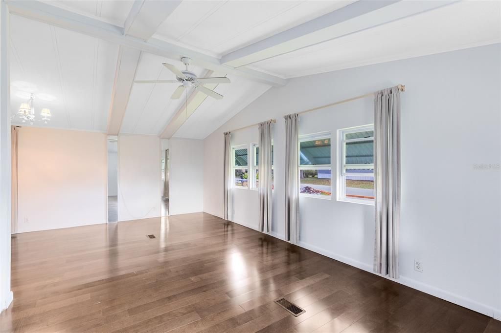 For Sale: $190,000 (2 beds, 2 baths, 1104 Square Feet)