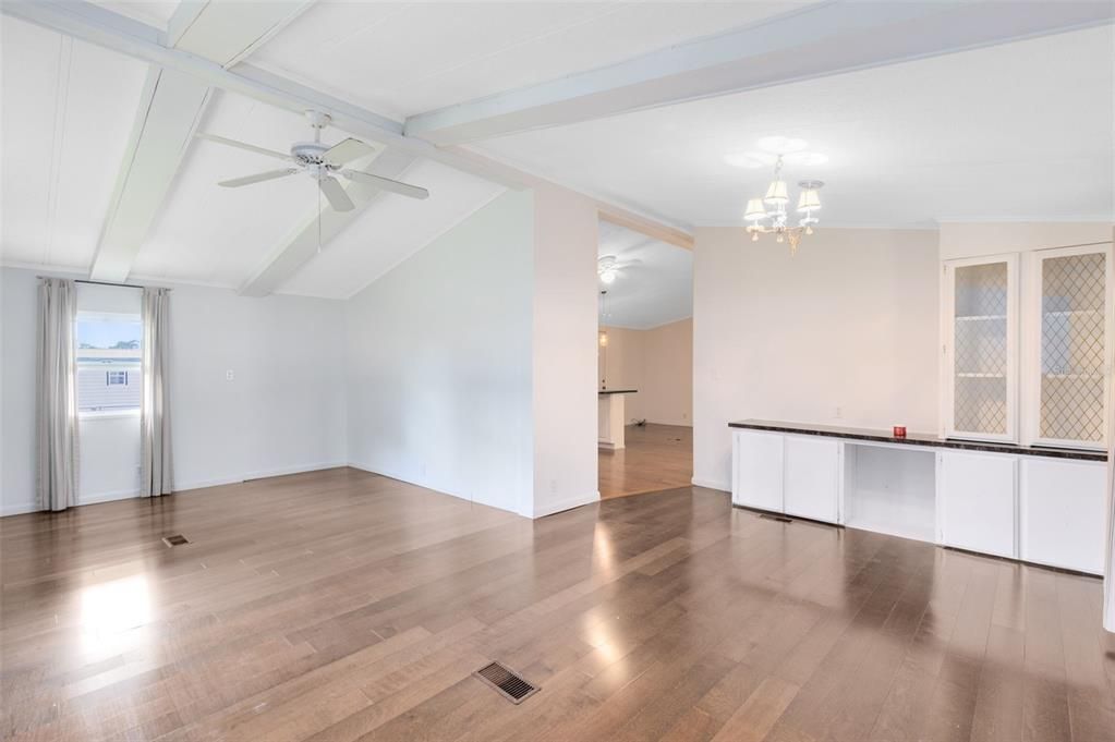 For Sale: $190,000 (2 beds, 2 baths, 1104 Square Feet)